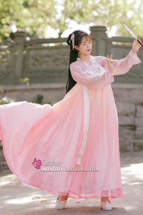 Hán Phục Lạc Hoa Bách Hợp Phấn