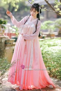 Hán Phục Lạc Hoa Bách Hợp Phấn