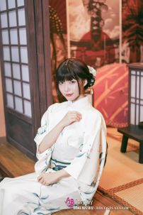 Yukata Tết Nền Kem Phối Họa Tiết Xanh