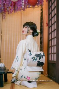 Yukata Tết Nền Kem Phối Họa Tiết Xanh