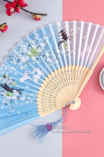 Quạt Xếp Thỏ Trắng Nền Xanh