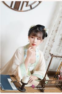 Hán Phục Phù Quang Hoa