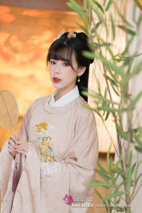 Hán Phục Thêu Thỏ Thu Nguyệt Cổ Cung