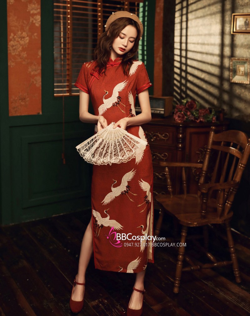 Sườn Xám Đỏ Dài Hạc Bay Xẻ Tà Vintage
