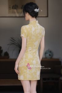 Sườn Xám Khổng Tước Nền Vàng Lime