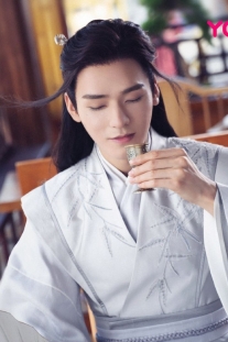 Cổ Trang Sơn Hà Lệnh - Hàng May Vải Kate Ý Cao Cấp