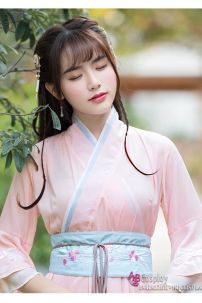 Váy Cổ Trang Cách Tân