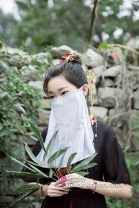 Khăn Lụa Che Mặt Cổ Trang - Màu Đen