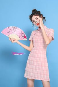 Sườn Xám 2024 Caro Hồng