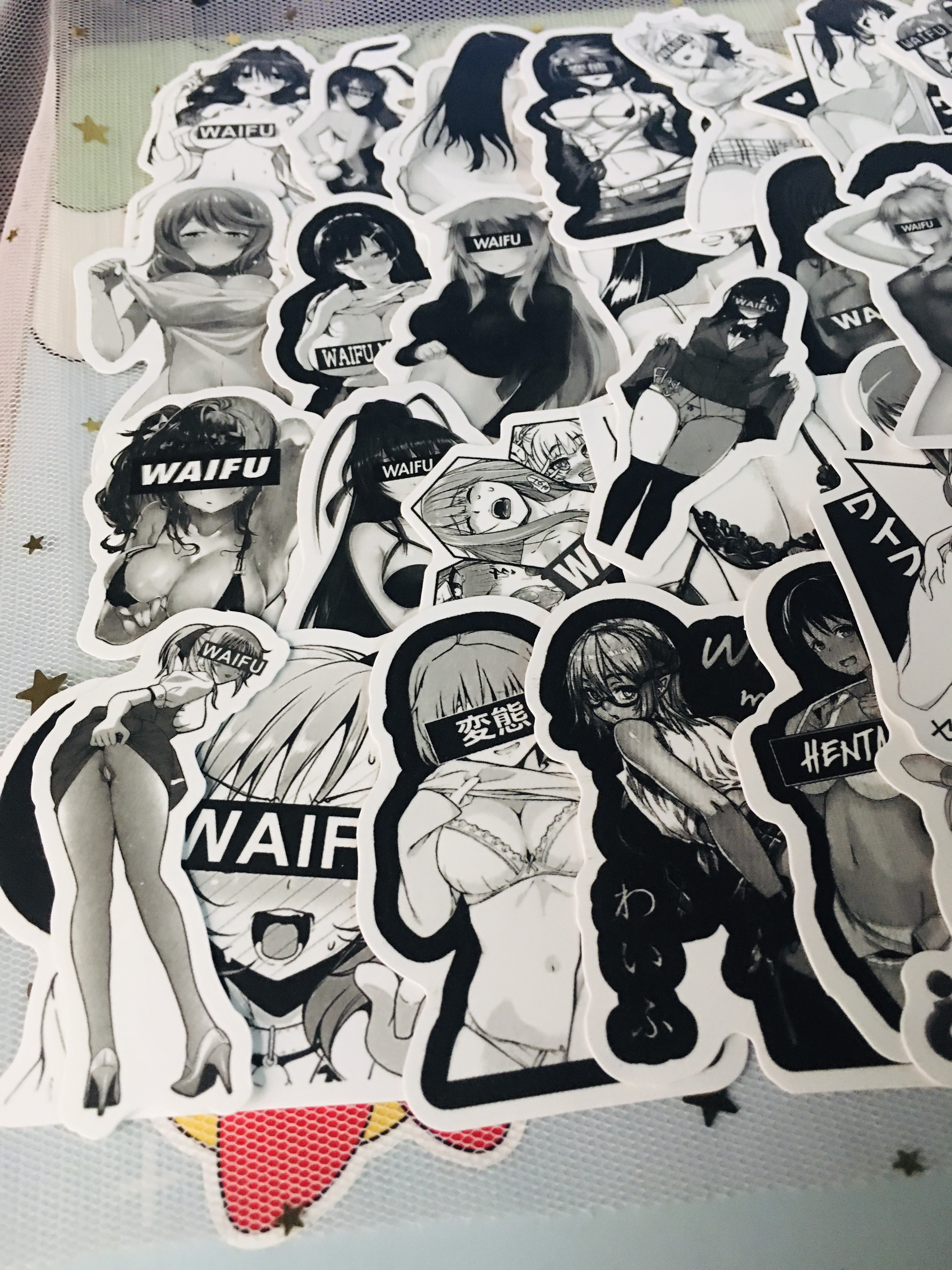 Sticker Manga H E N T A I - Bộ 50 Cái