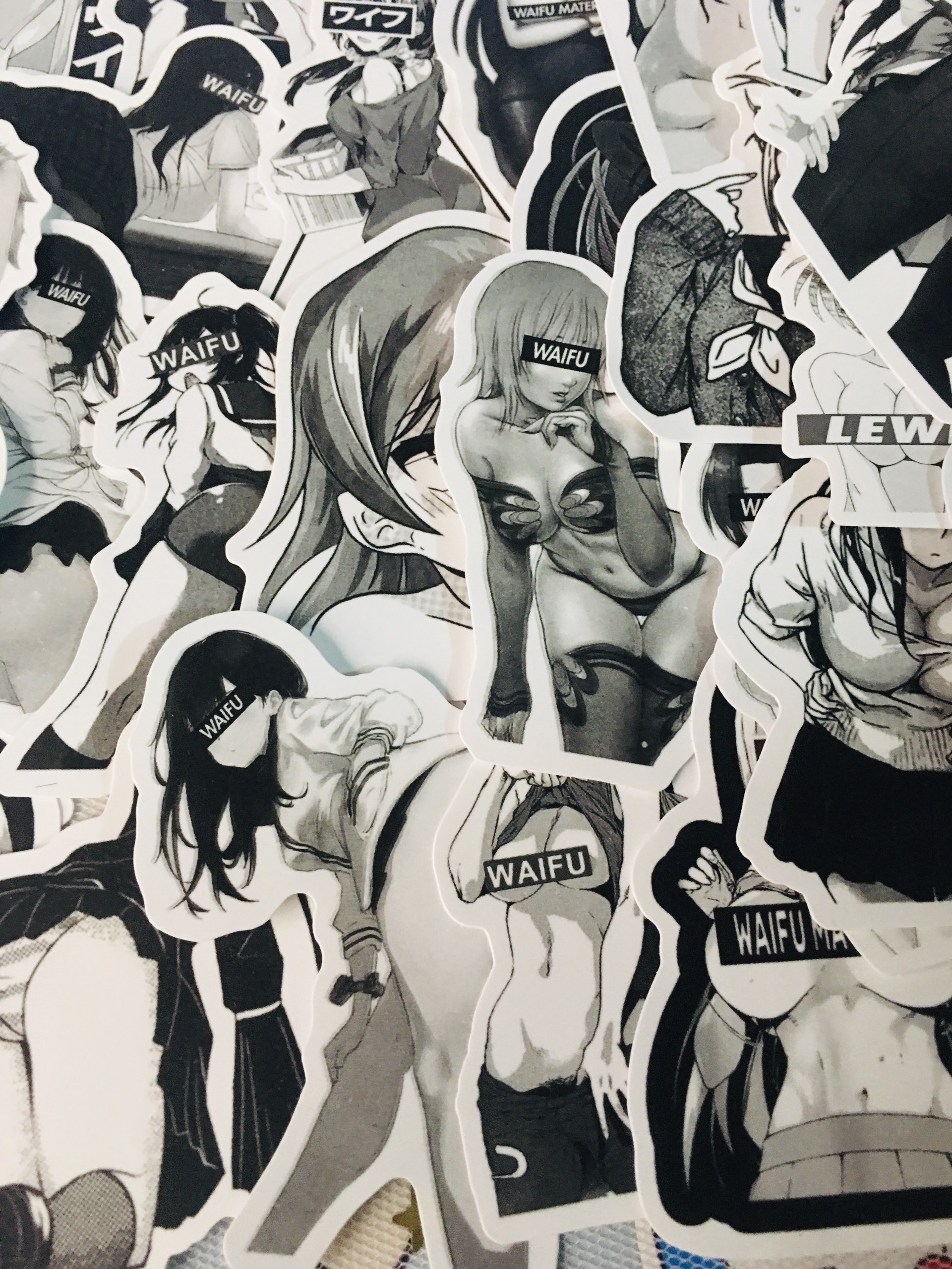 Sticker Manga H E N T A I - Bộ 50 Cái