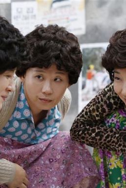 Tóc giả Hàn Quốc không chỉ là giải pháp hoàn hảo cho những vấn đề về tóc, mà còn mang đến cho bạn phong cách thời trang đầy cá tính. Nhấn vào hình ảnh để khám phá kiểu tóc giả này.