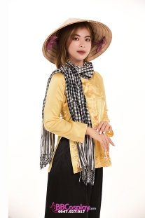 Đồ Bà Ba Vàng Phi Có Hoa Nhũ Dưới Tà Áo