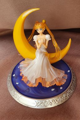 Mô Hình Figure Sailor Moon - Công Chúa Mặt Trăng & Trăng Khuyết