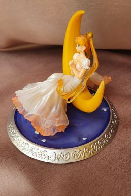 Mô Hình Figure Sailor Moon - Công Chúa Mặt Trăng & Trăng Khuyết