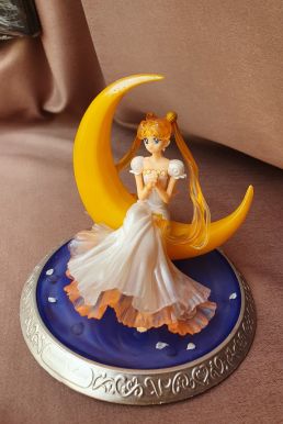 Mô Hình Figure Sailor Moon - Công Chúa Mặt Trăng & Trăng Khuyết