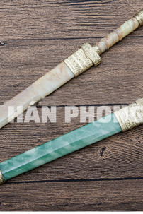 Kiếm Hán Phong Thủy Hoạ Tiết Mã Não Kim Loại Nâu Pha Trắng 29Cm