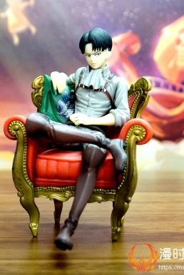 Mô Hình Figure Levi Ngồi Ghế Sofa - Attack On Titan