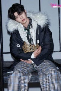 Vương Miện Vàng Đính Kim Cương Thời Trang Loại Cao 16Cm