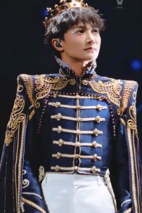 Vương Miện Hoàng Tử Màu Vàng Có Đá Màu