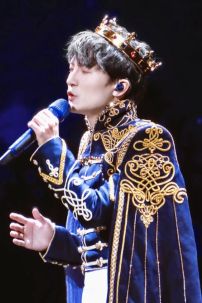 Vương Miện Hoàng Tử Màu Vàng Có Đá Màu