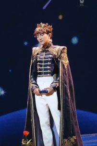 Vương Miện Hoàng Tử Màu Vàng Có Đá Màu