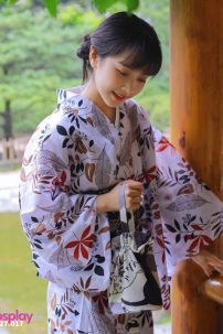 Yukata Trắng Hoạ Tiết Lá Mùa Thu