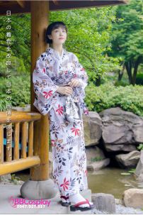 Yukata Trắng Hoạ Tiết Lá Mùa Thu