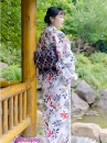 Yukata Trắng Hoạ Tiết Lá Mùa Thu