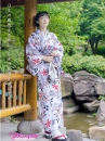 Yukata Trắng Hoạ Tiết Lá Mùa Thu