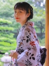 Yukata Trắng Hoạ Tiết Lá Mùa Thu
