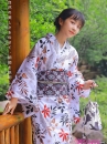 Yukata Trắng Hoạ Tiết Lá Mùa Thu