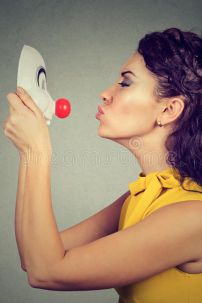 Mặt Nạ Nhựa Chú Hề Giá Rẻ