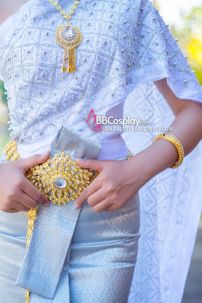 Trang Phục Thái Lan Trắng Tinh Mơ Choàng Đính Hạt Kim Tuyến