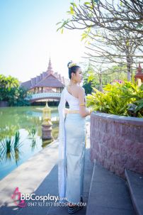 Trang Phục Thái Lan Trắng Tinh Mơ Choàng Đính Hạt Kim Tuyến