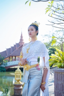 Đồ Thái Lan Trắng Tinh Mơ Choàng Đính Hạt Kim Tuyến