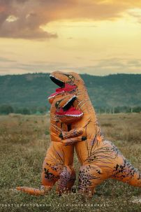 Quạt Và Hộp Pin Khủng Long Bạo Chúa Bơm Hơi