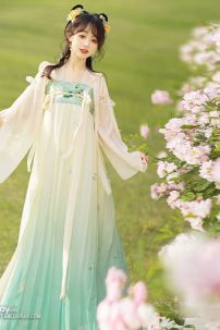 Hán Phục Ngọc Bảo Lưu Ly