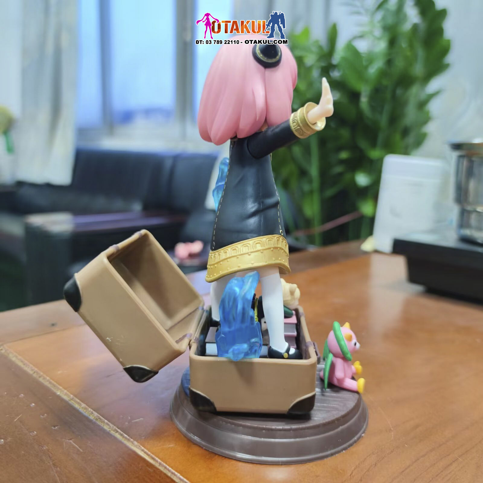 Mô Hình Anya Trong Vali Với Bond Trong Gia Đình Điệp Viên