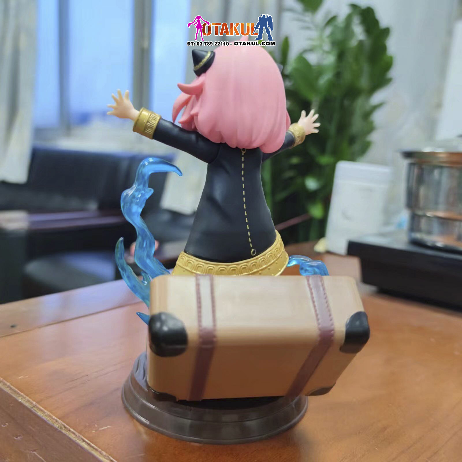 Mô Hình Anya Trong Vali Với Bond Trong Gia Đình Điệp Viên