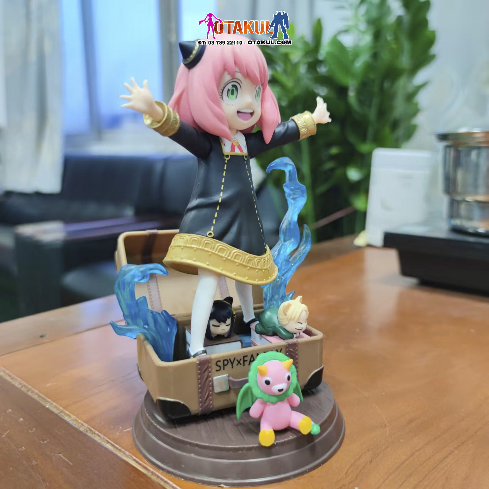 Mô Hình Anya Trong Vali Với Bond Trong Gia Đình Điệp Viên