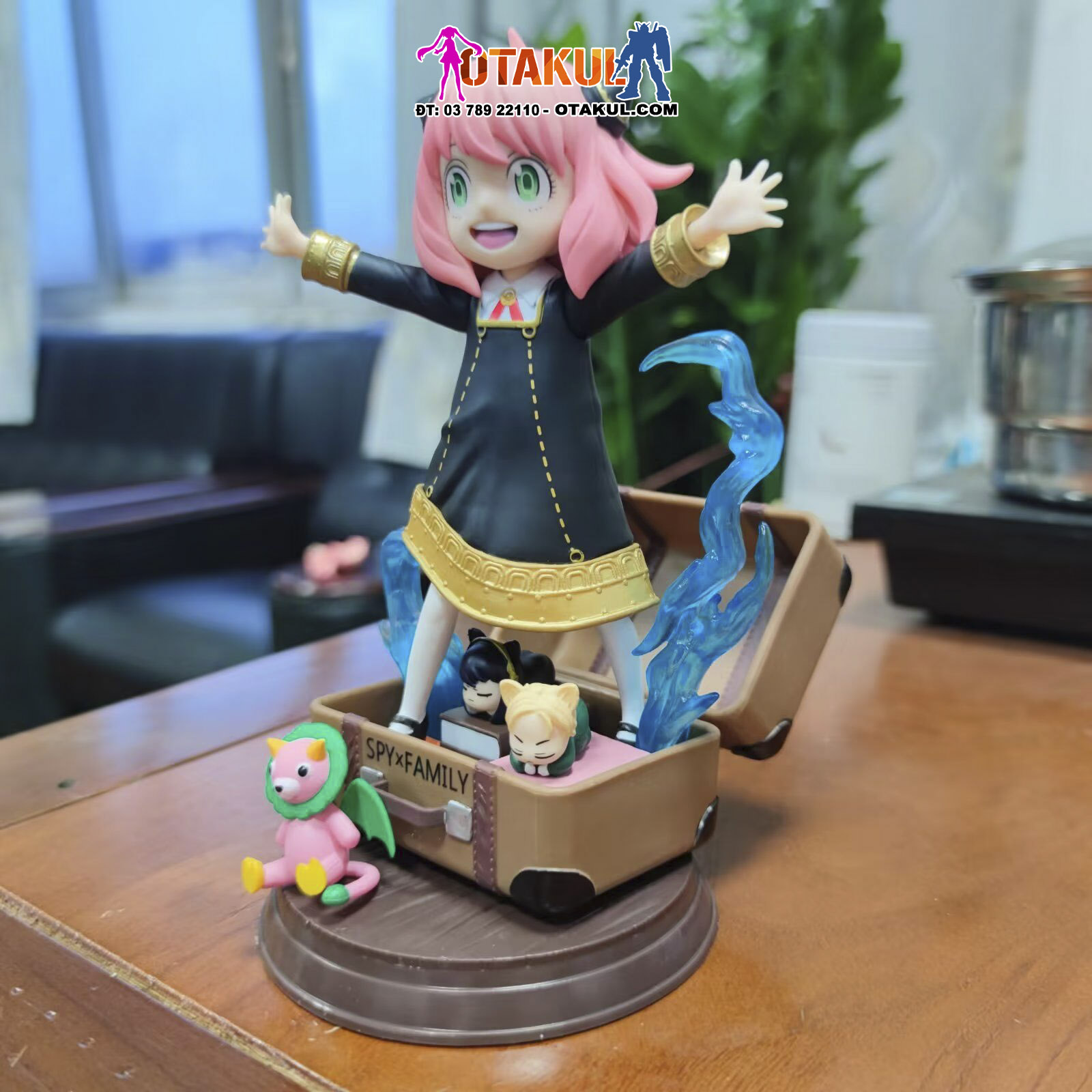 Mô Hình Anya Trong Vali Với Bond Trong Gia Đình Điệp Viên