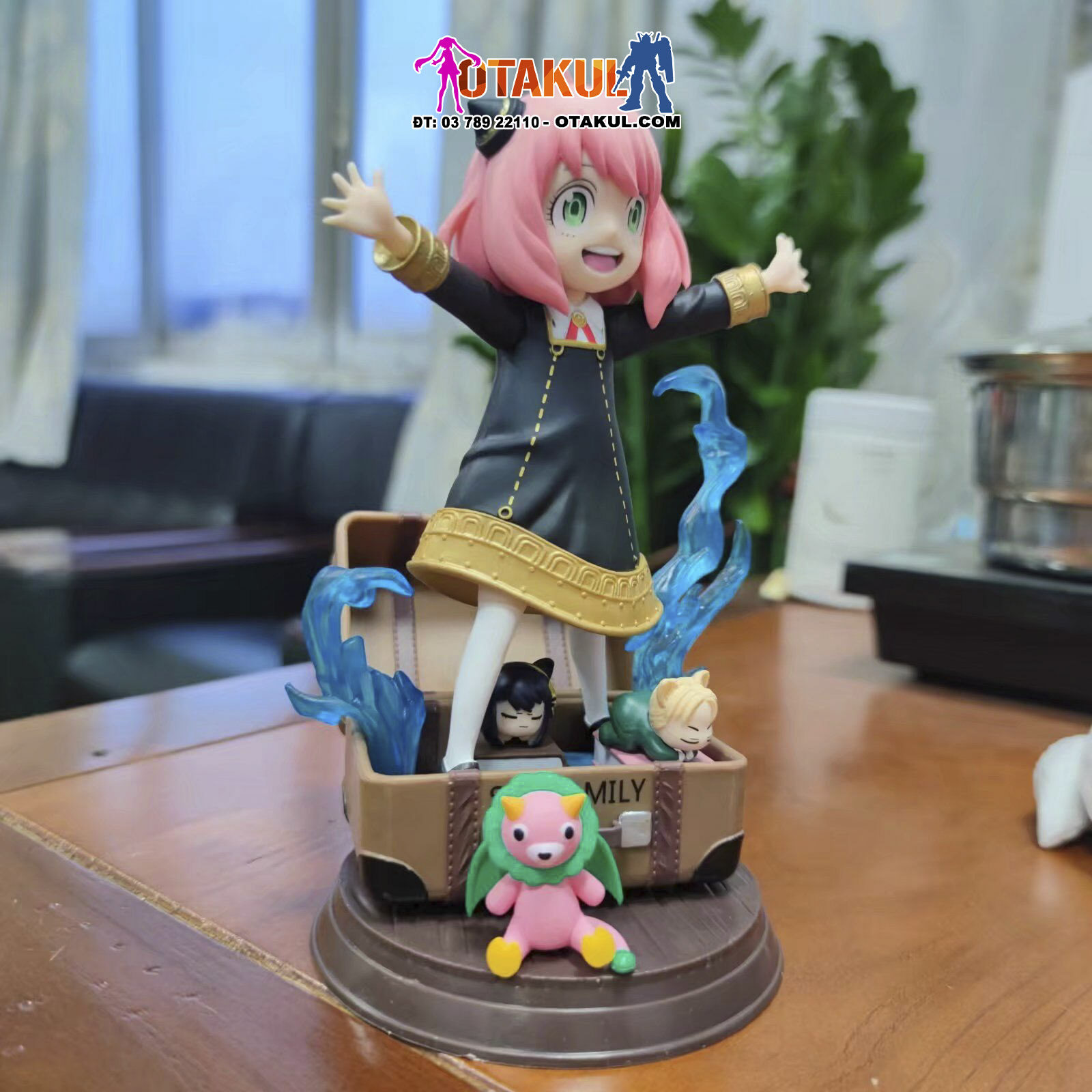 Mô Hình Anya Trong Vali Với Bond Trong Gia Đình Điệp Viên