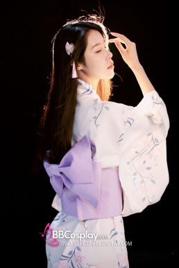 Yukata Nhật Nền Trắng Hoa Leo Tím Hồng