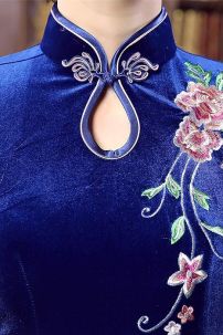 Sườn Xám Nhung Xanh Thêu Hoa