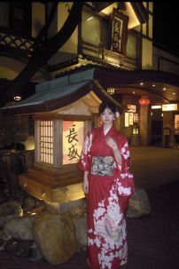 Áo Yukata Đỏ Họa Tiết Bướm Hoa Tặng Kèm Thắt Lưng