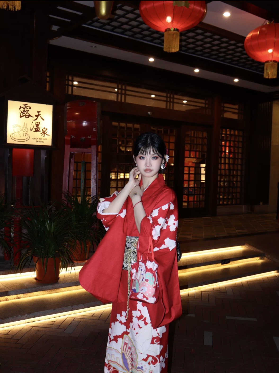 Áo Yukata Đỏ Họa Tiết Bướm Hoa Tặng Kèm Thắt Lưng