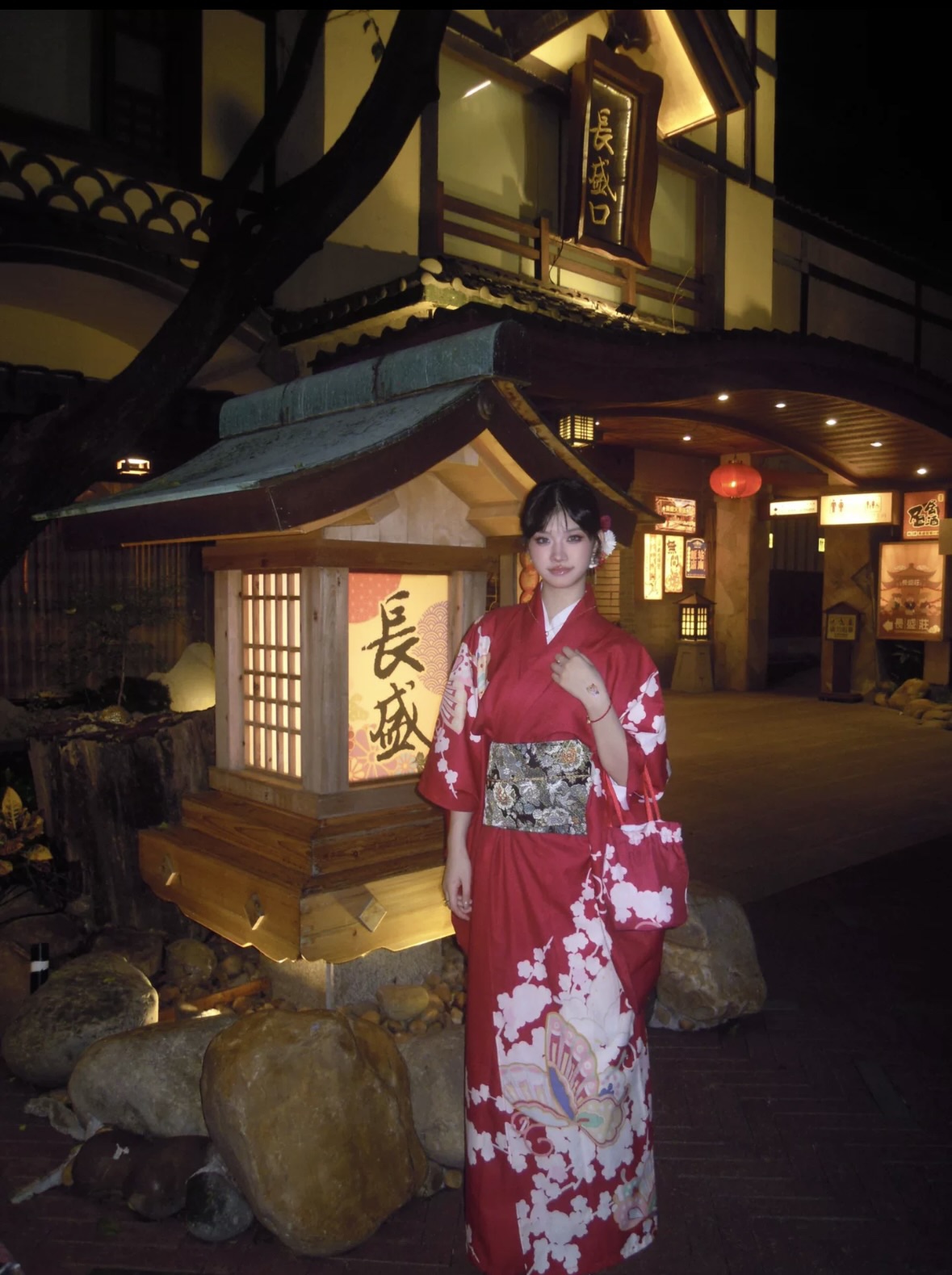 Áo Yukata Đỏ Họa Tiết Bướm Hoa Tặng Kèm Thắt Lưng
