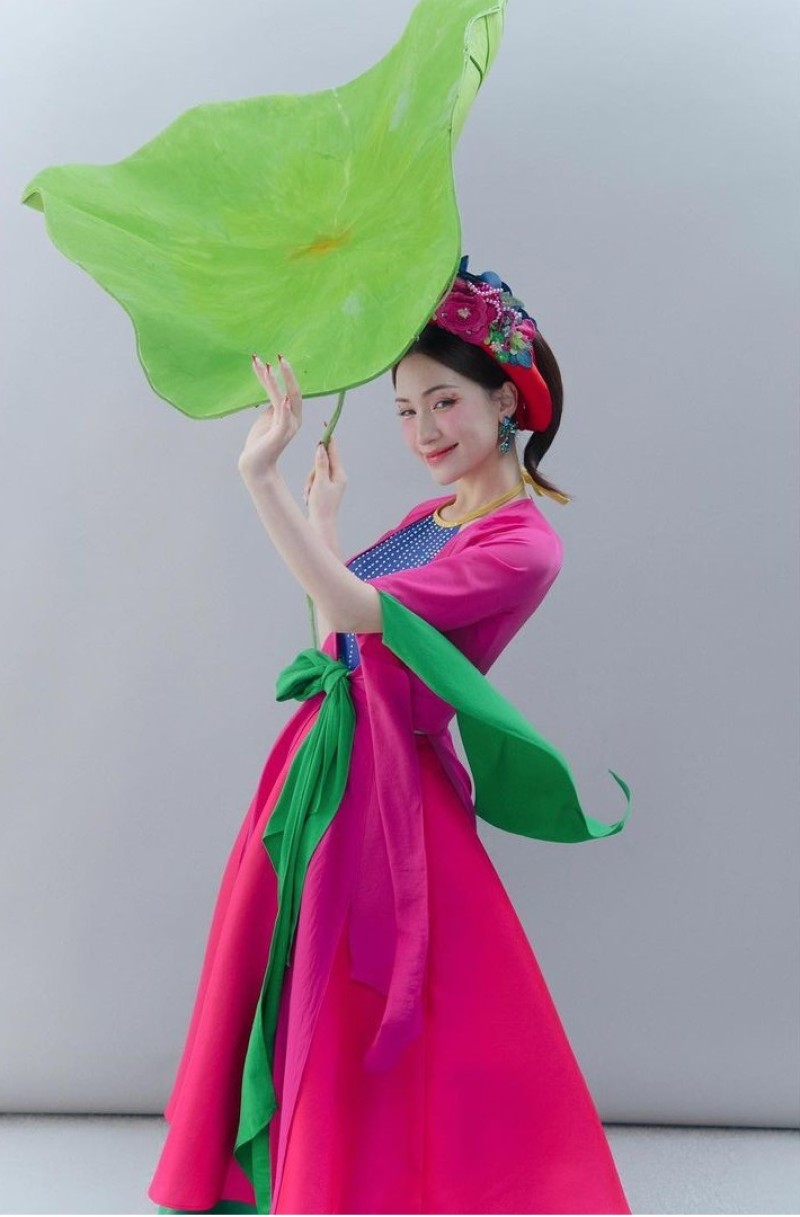 Trang Phục Thị Mầu Của Ca Sĩ Hoà Minzy Hàng Shop May 