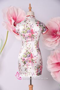 Sườn Xám Trắng Vải Phi Hoa Cổ Khoét Rộng